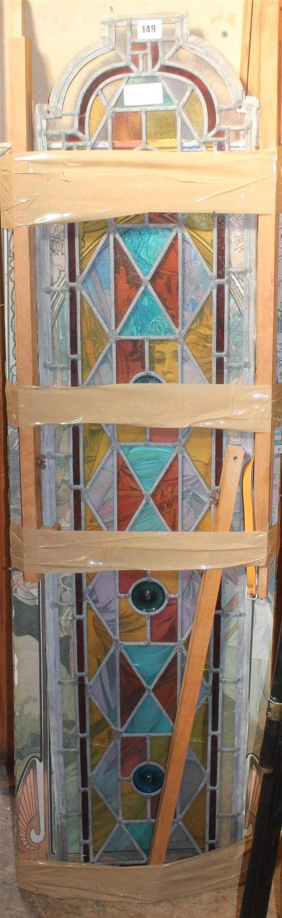 Stained glass panel(-)
